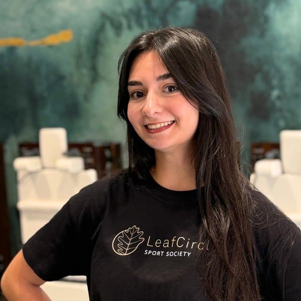 Emily Ricca, coach fitness, danse et Pilates chez Leaf Circle