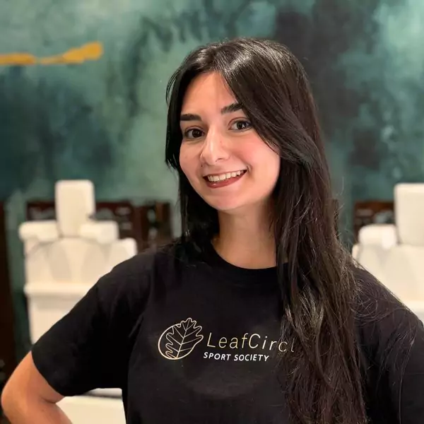 Emily Ricca, coach fitness, danse et Pilates chez Leaf Circle