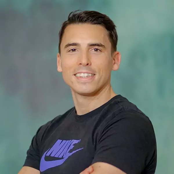 Matthieu Verneret, coach et fondateur de Leaf Circle à Lyon 6, expert en fitness, perte de poids, musculation et boxe